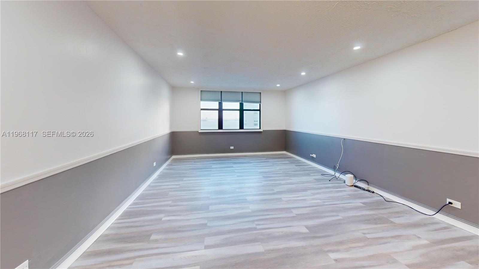 1800 NE 114th St # 1705