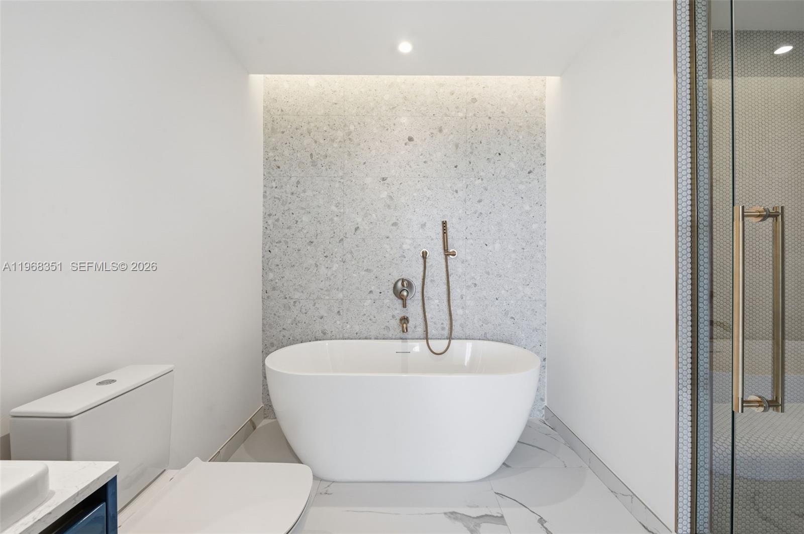 2678 Tigertail Ave # 1501