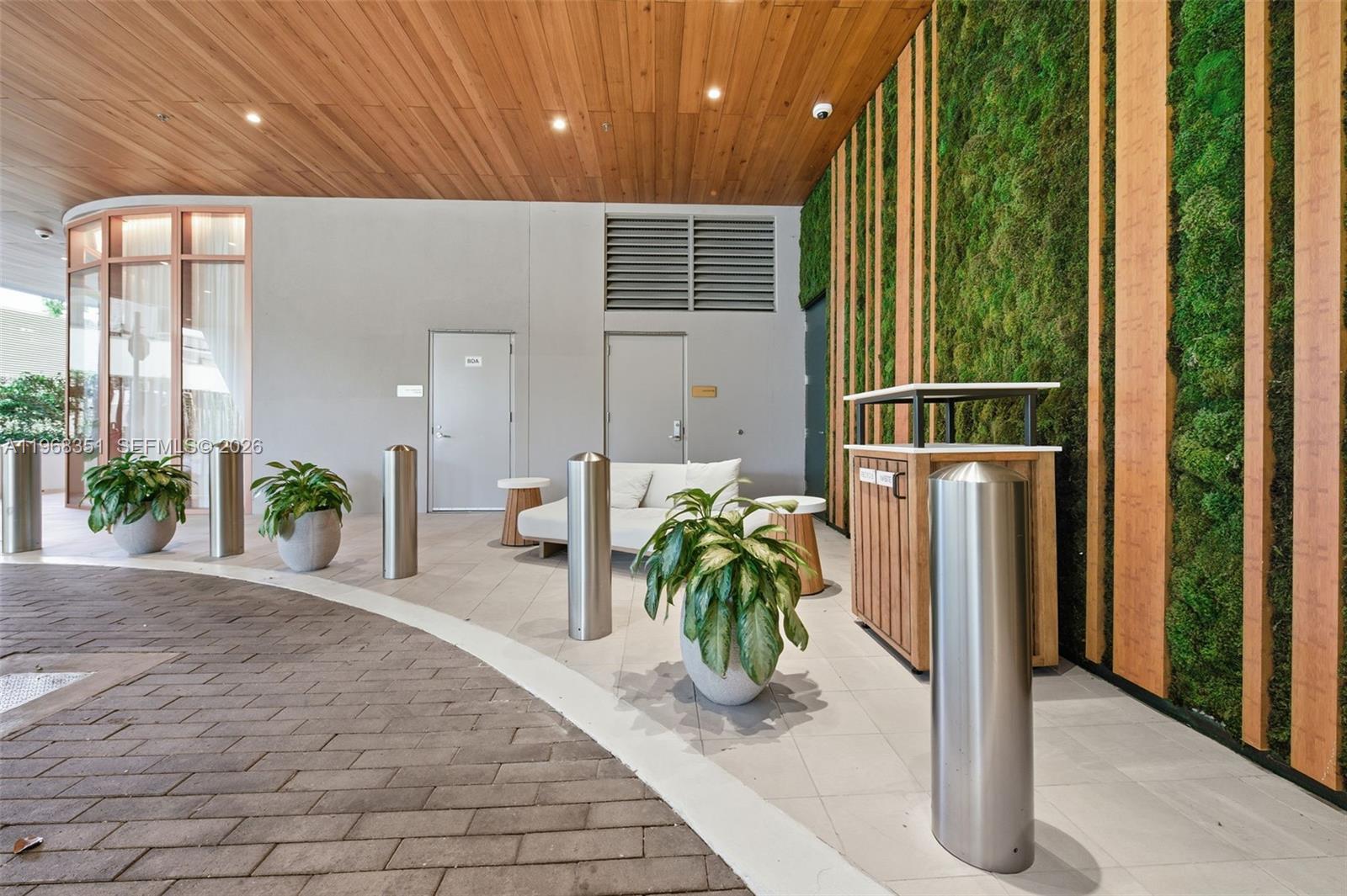 2678 Tigertail Ave # 1501