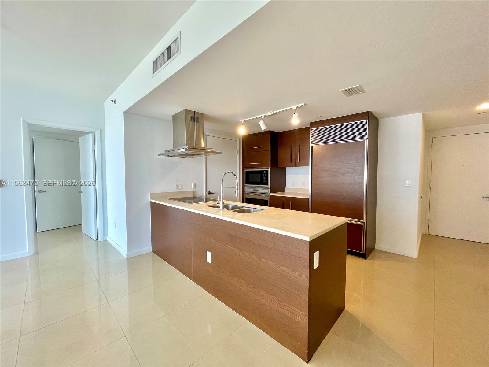 495 BRICKELL AV # 3011