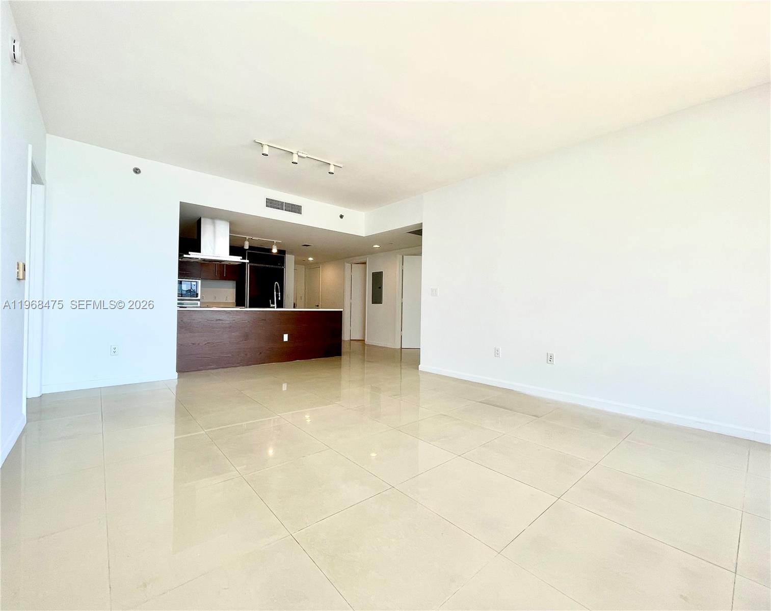 495 BRICKELL AV # 3011