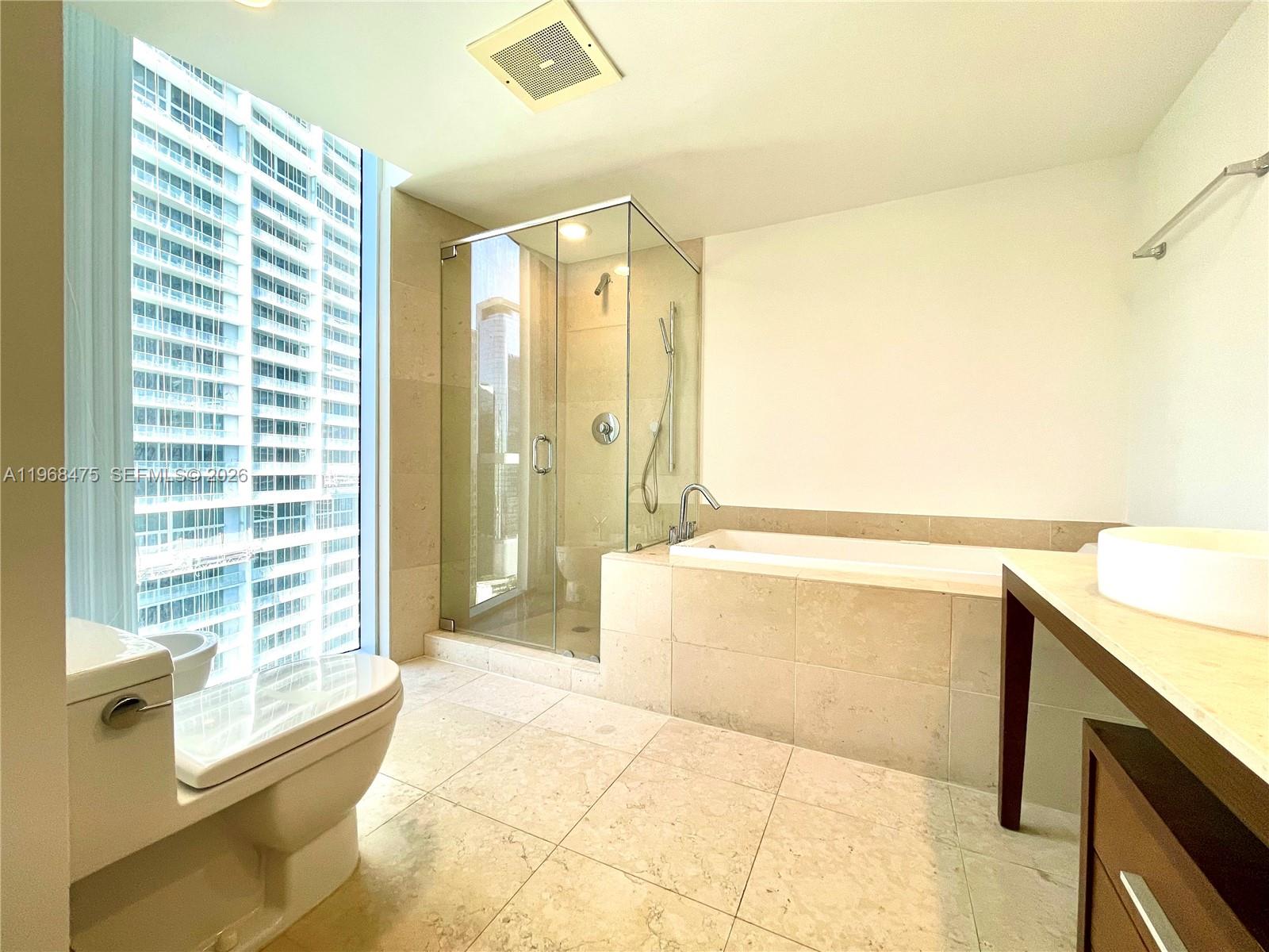 495 BRICKELL AV # 3011