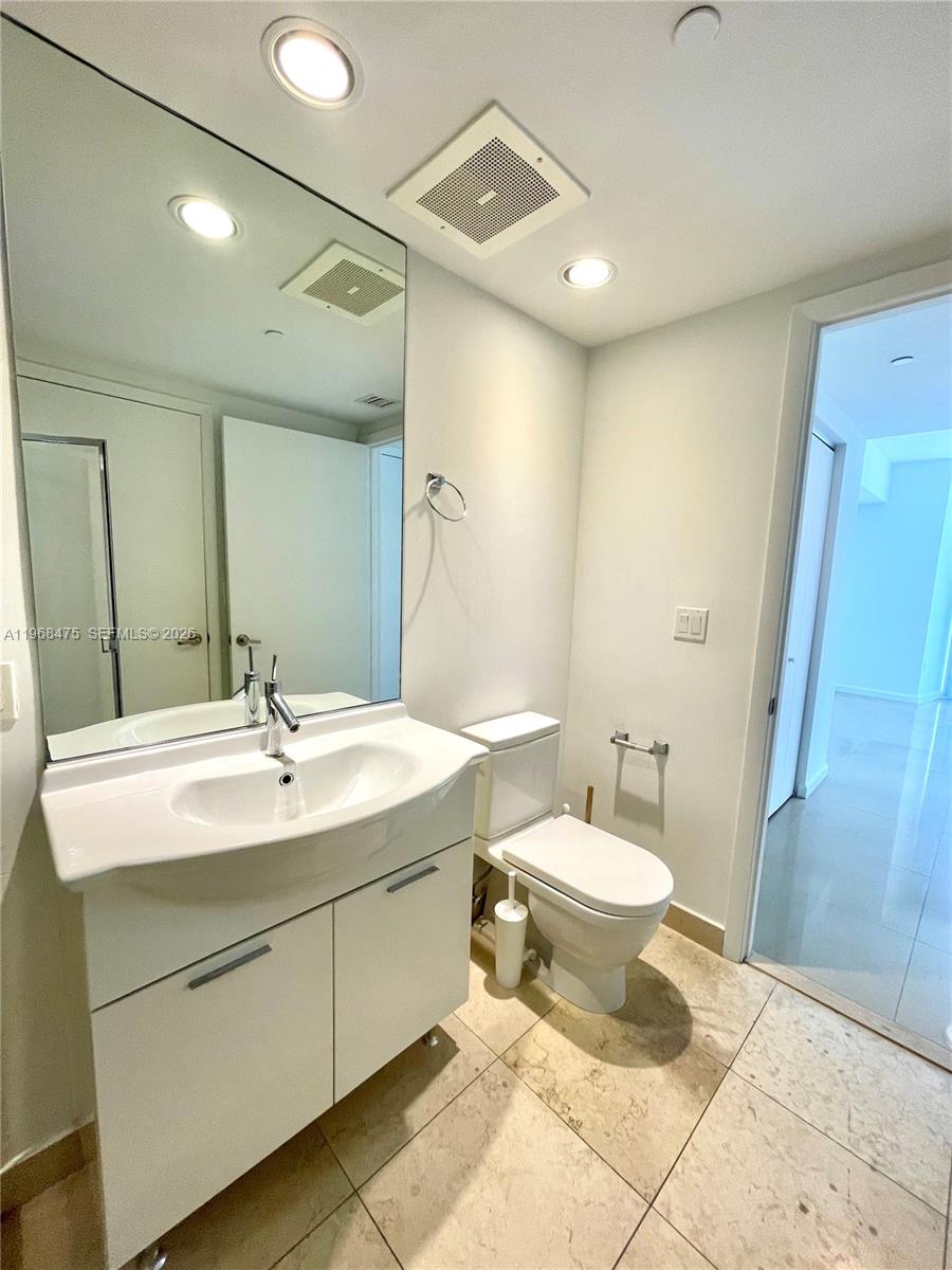 495 BRICKELL AV # 3011