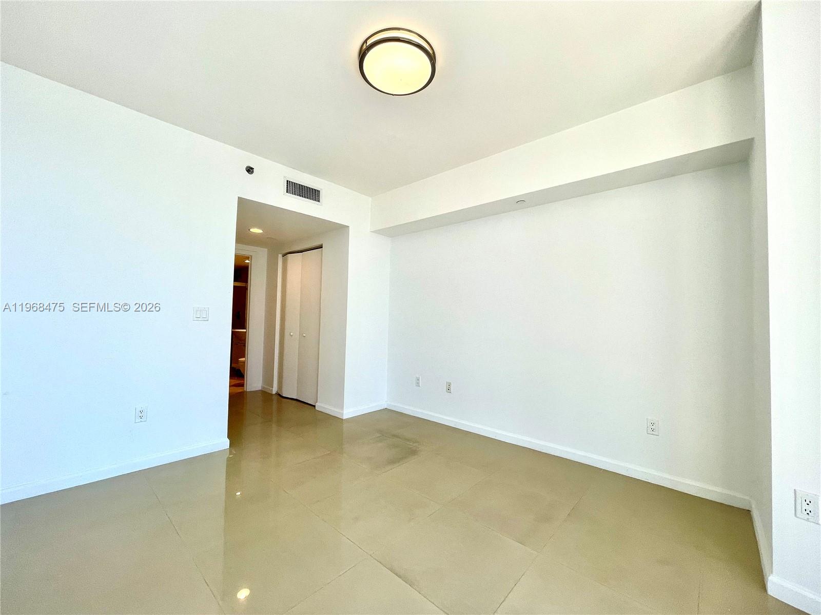 495 BRICKELL AV # 3011