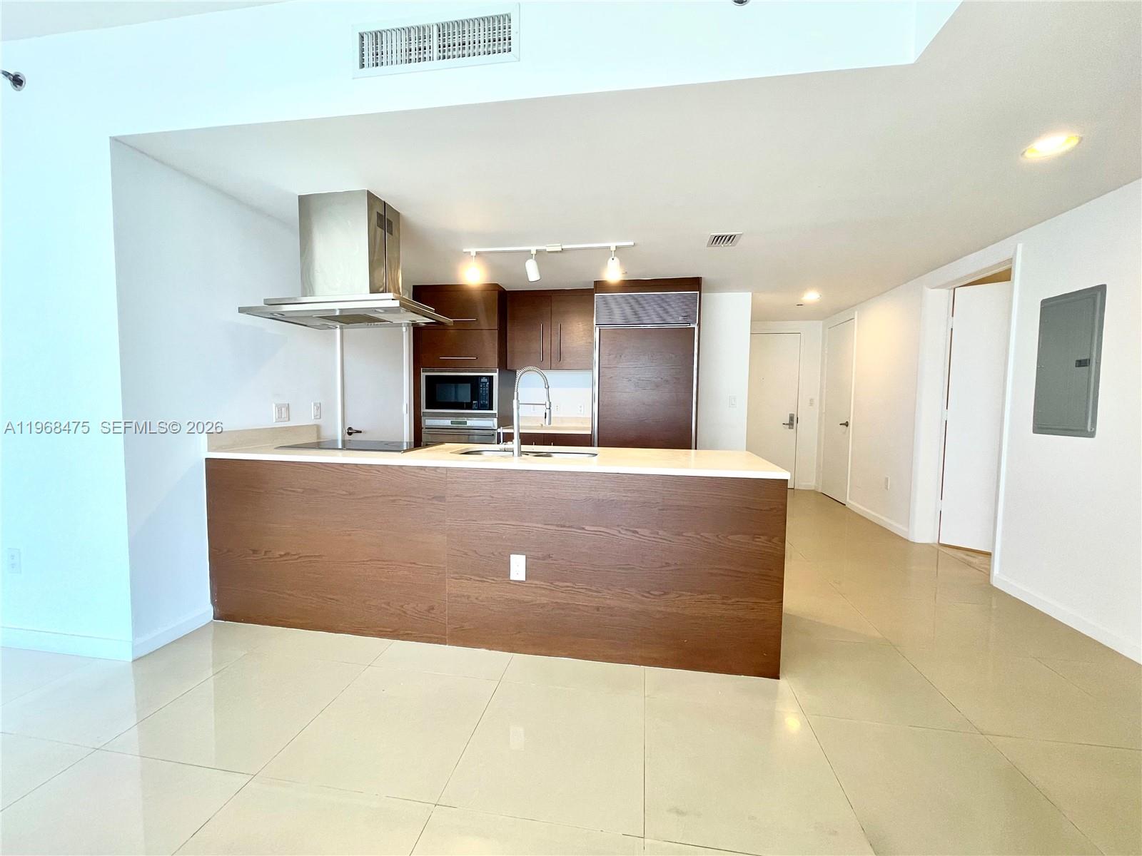 495 BRICKELL AV # 3011