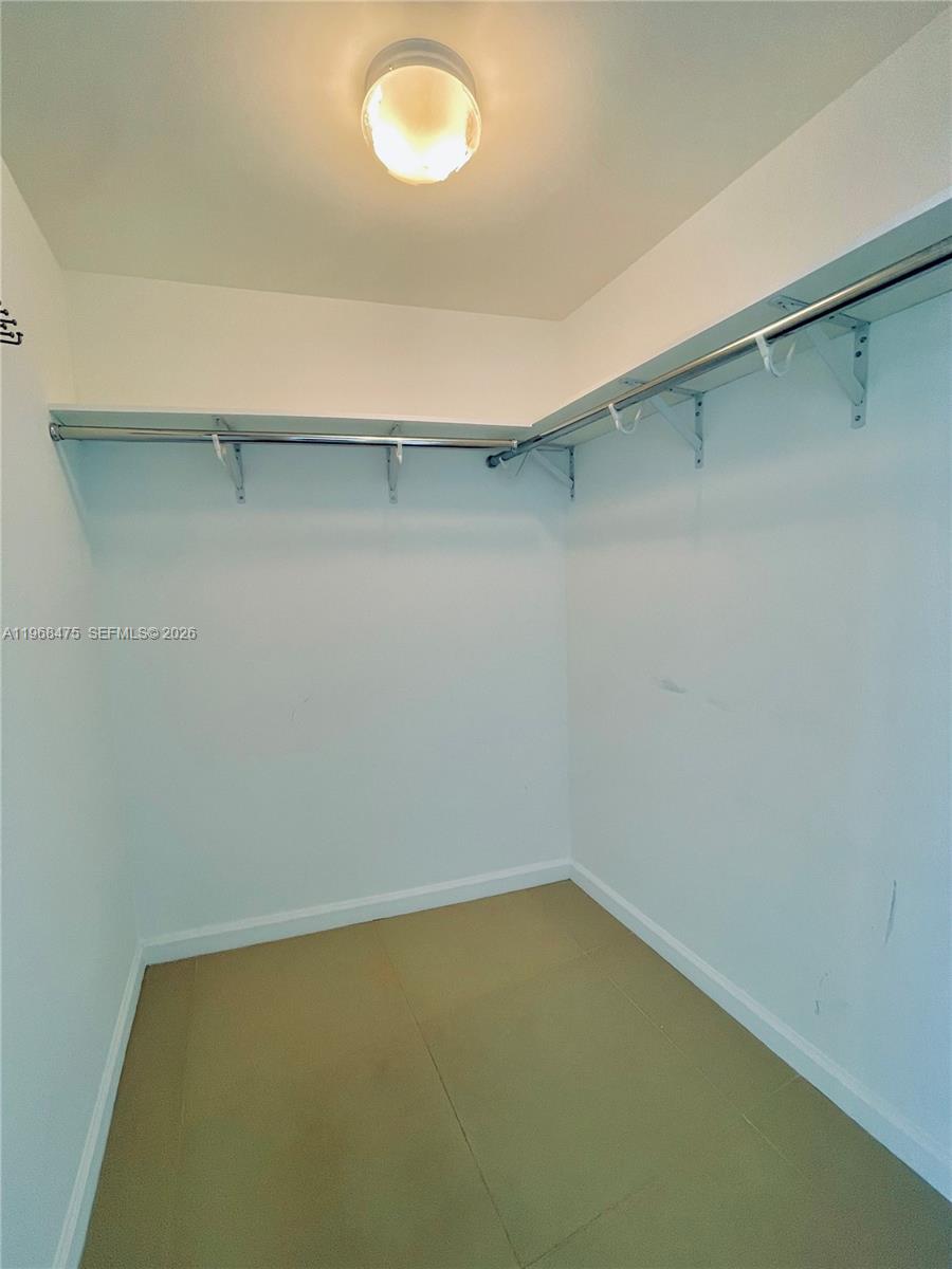 495 BRICKELL AV # 3011