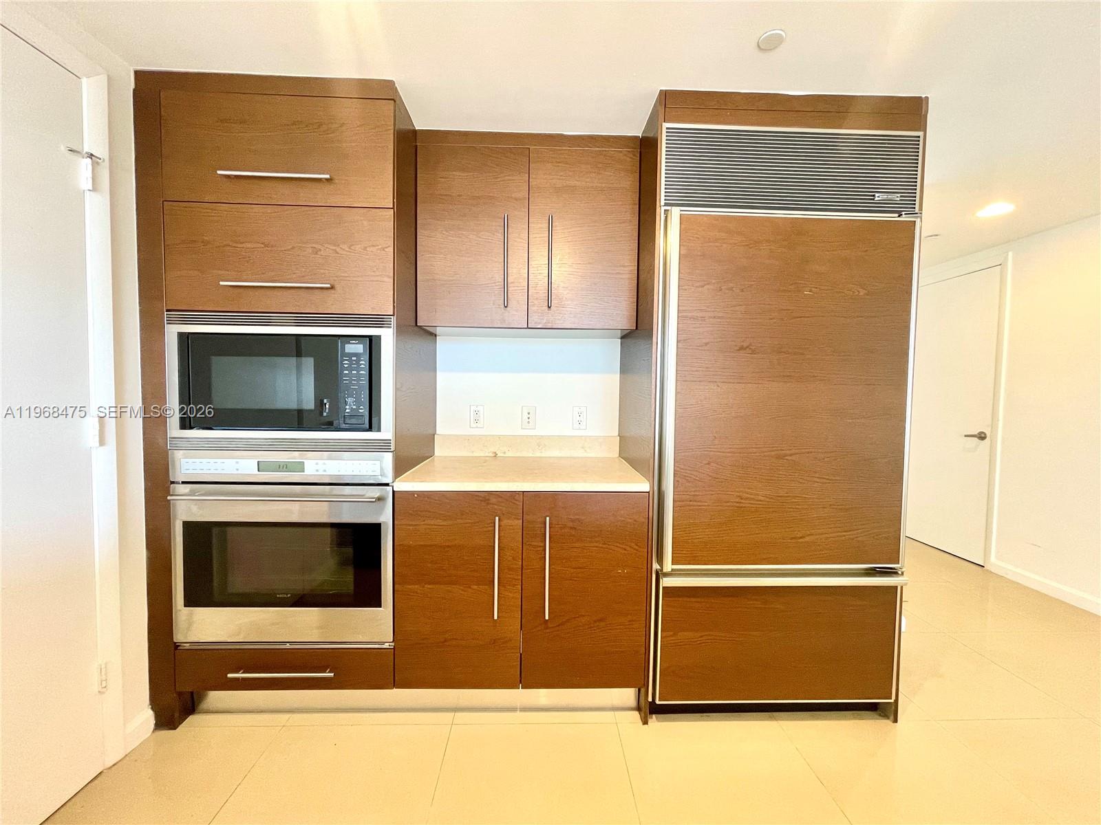 495 BRICKELL AV # 3011