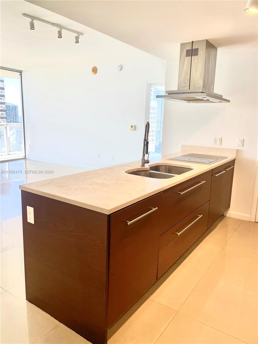 495 BRICKELL AV # 3011