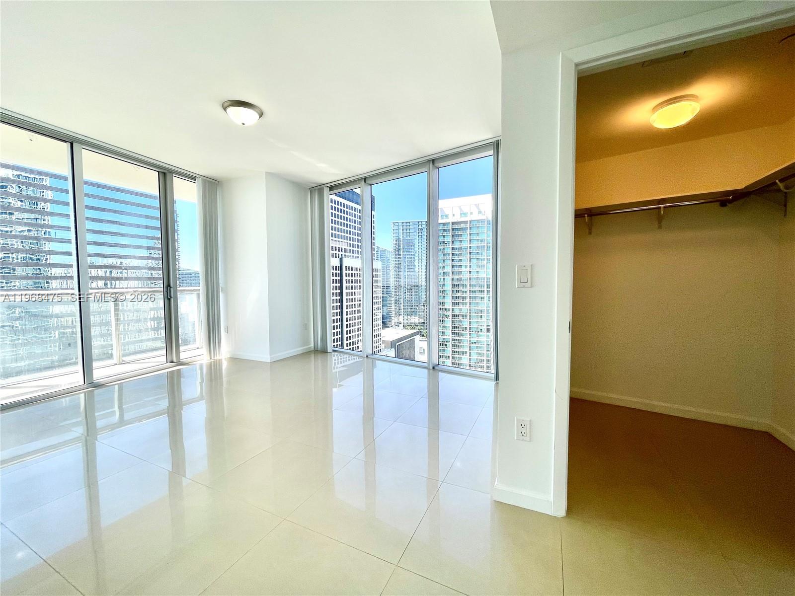 495 BRICKELL AV # 3011
