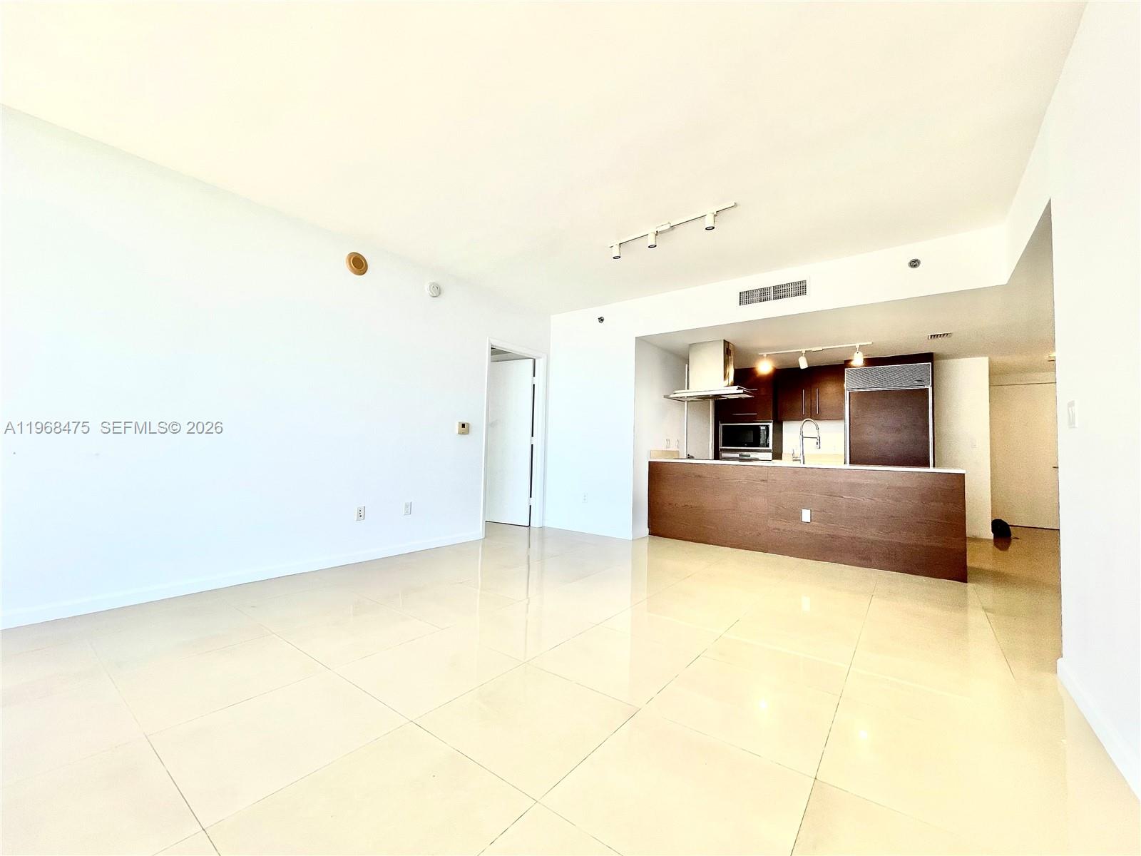 495 BRICKELL AV # 3011