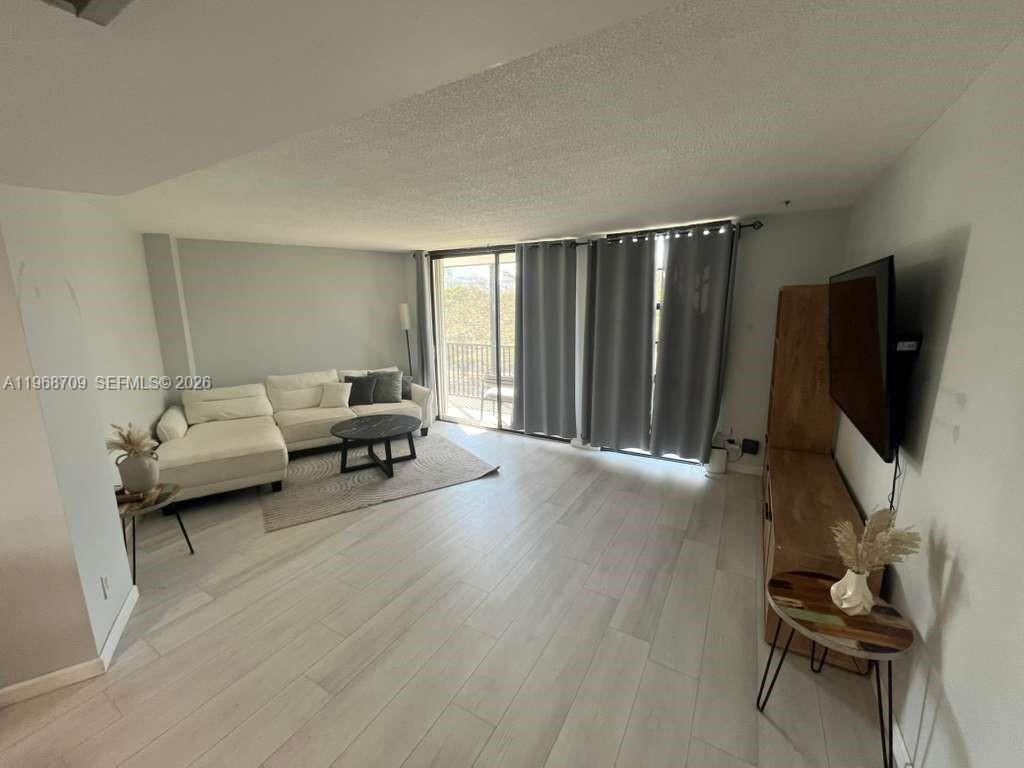 3475 N Country Club Dr # 405