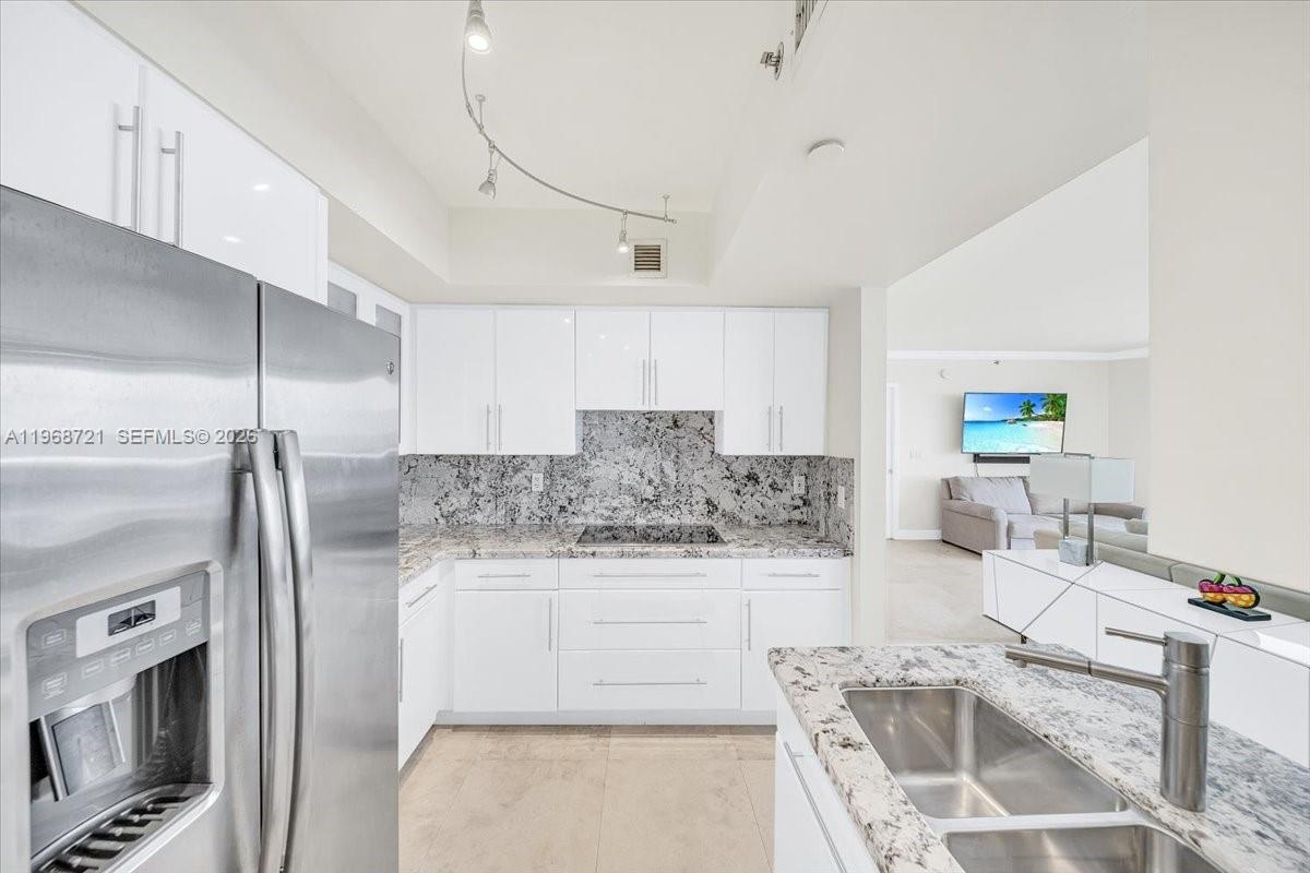 18911 Collins Ave # 1903