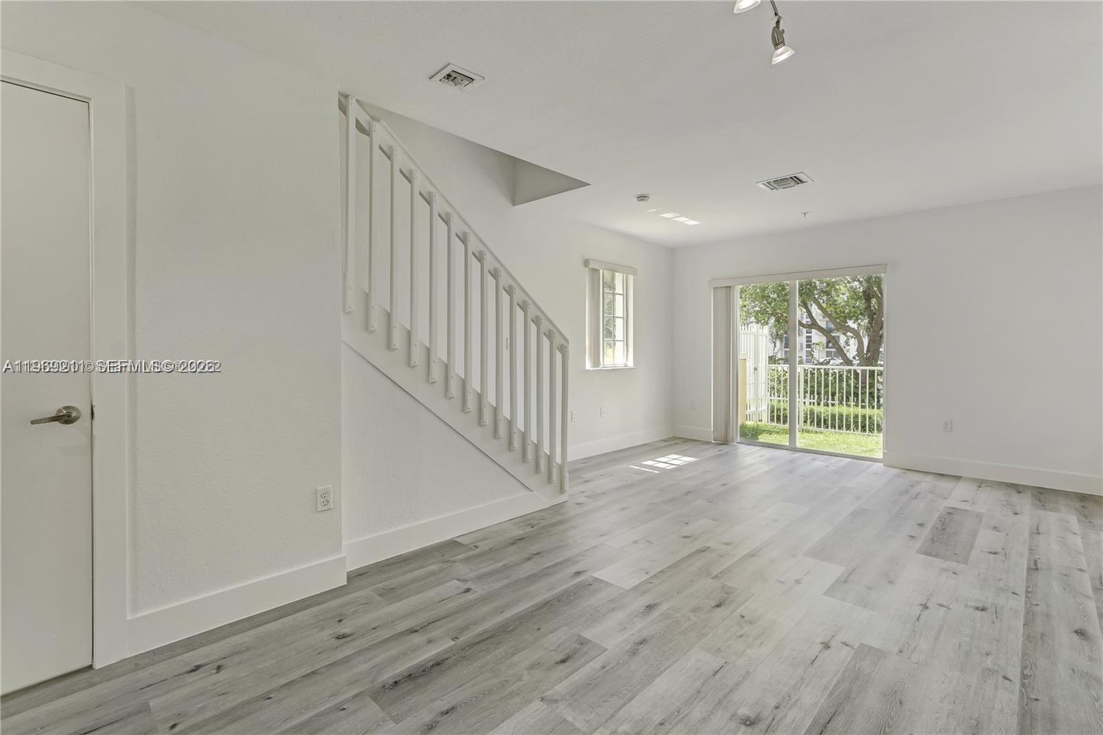 2054 NE 167th St # 122 Unit: 3-122