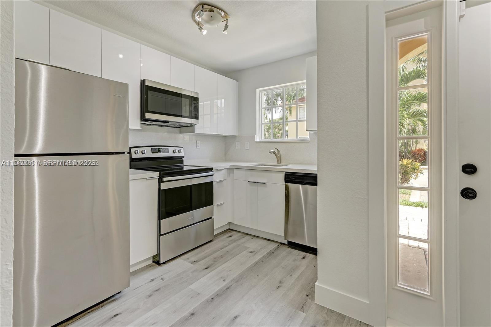 2054 NE 167th St # 122 Unit: 3-122