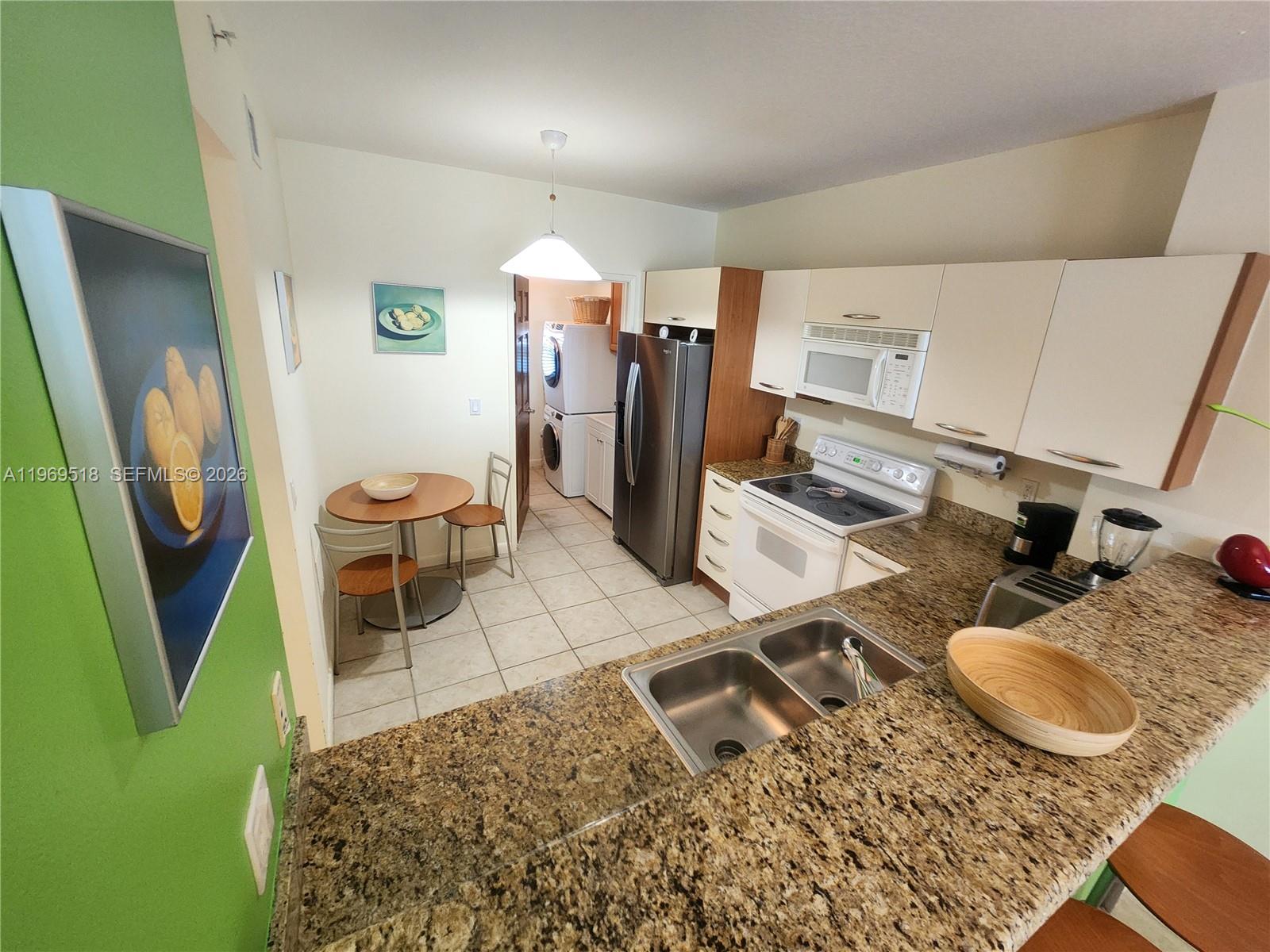 18100 N Bay Rd Unit: PH7