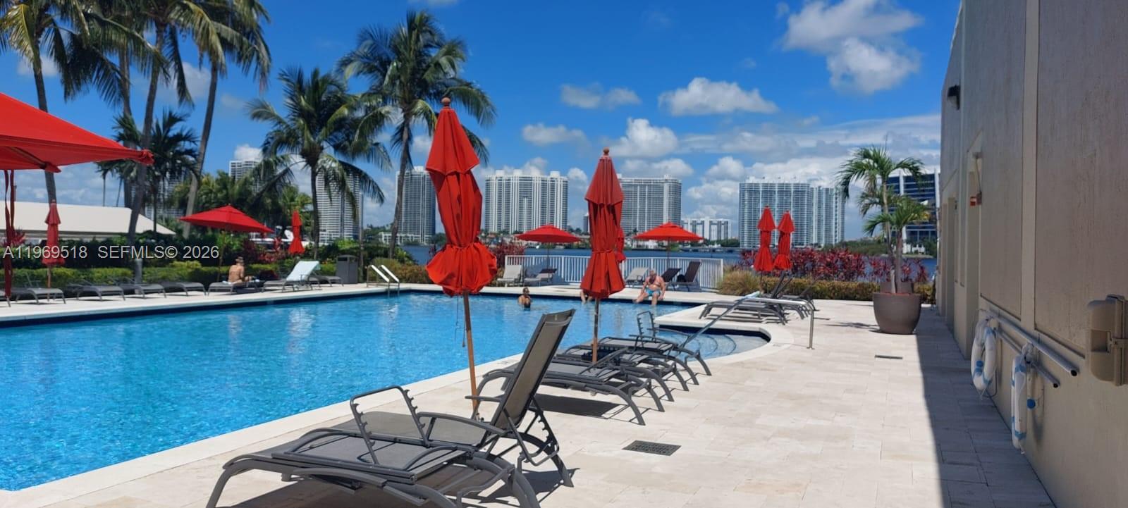 18100 N Bay Rd Unit: PH7