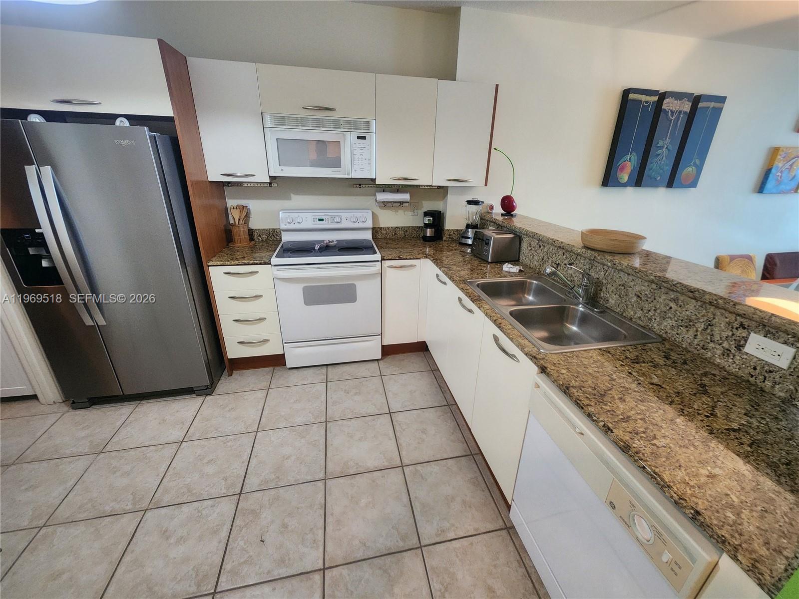 18100 N Bay Rd Unit: PH7