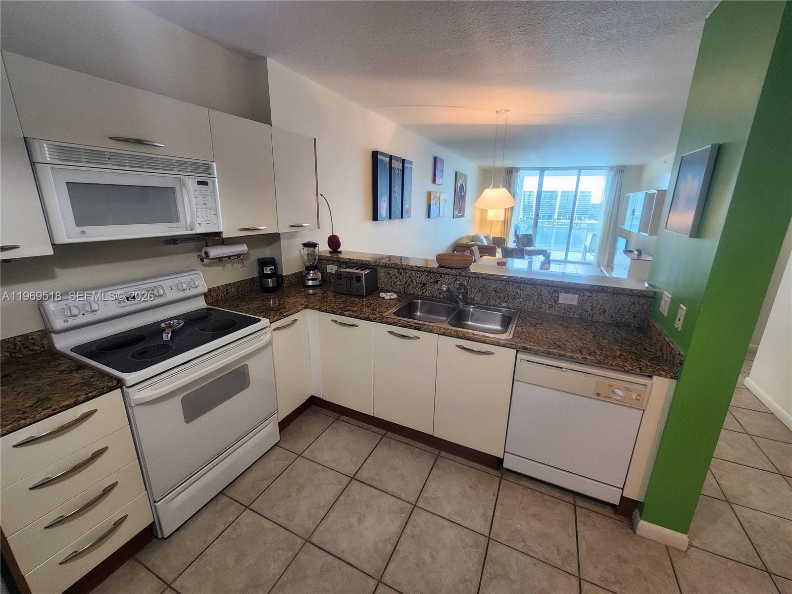 18100 N Bay Rd Unit: PH7