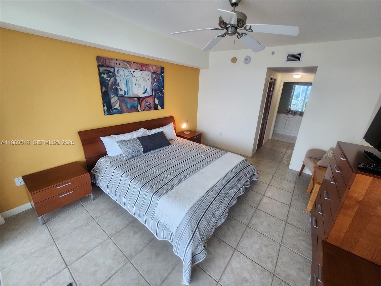 18100 N Bay Rd Unit: PH7