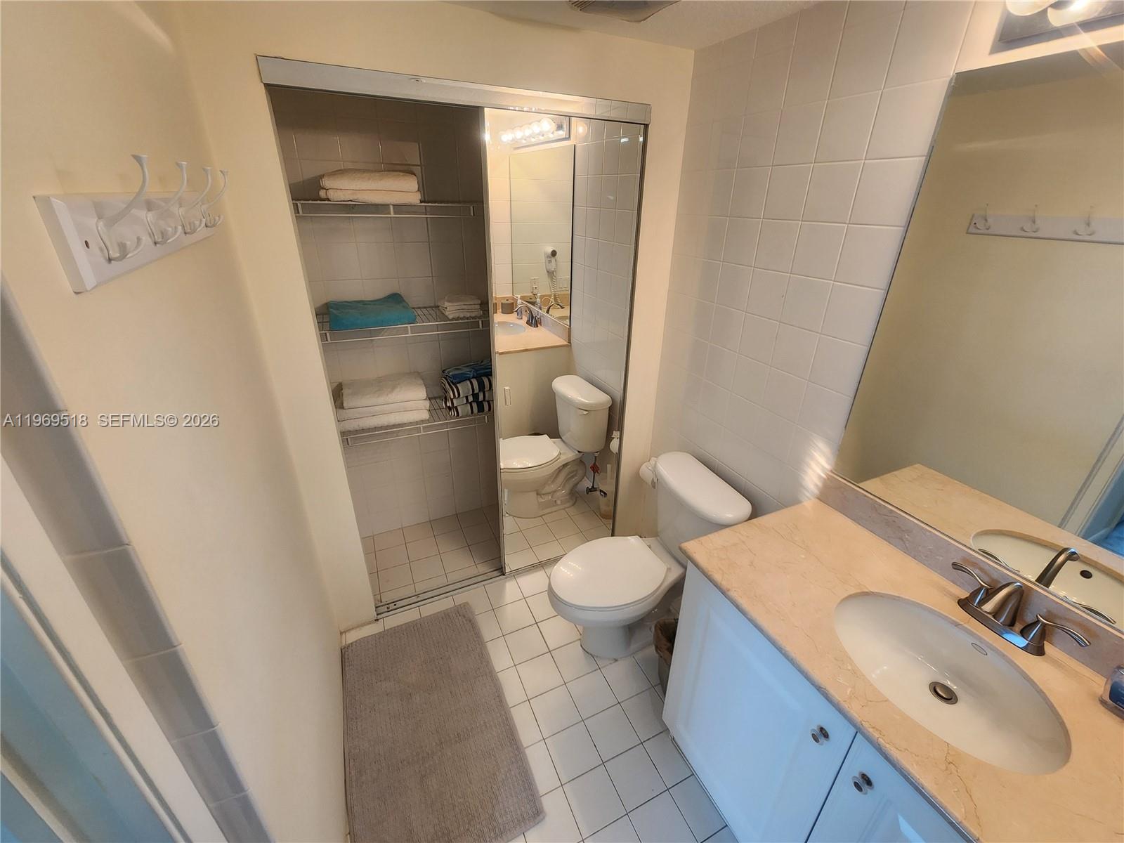 18100 N Bay Rd Unit: PH7