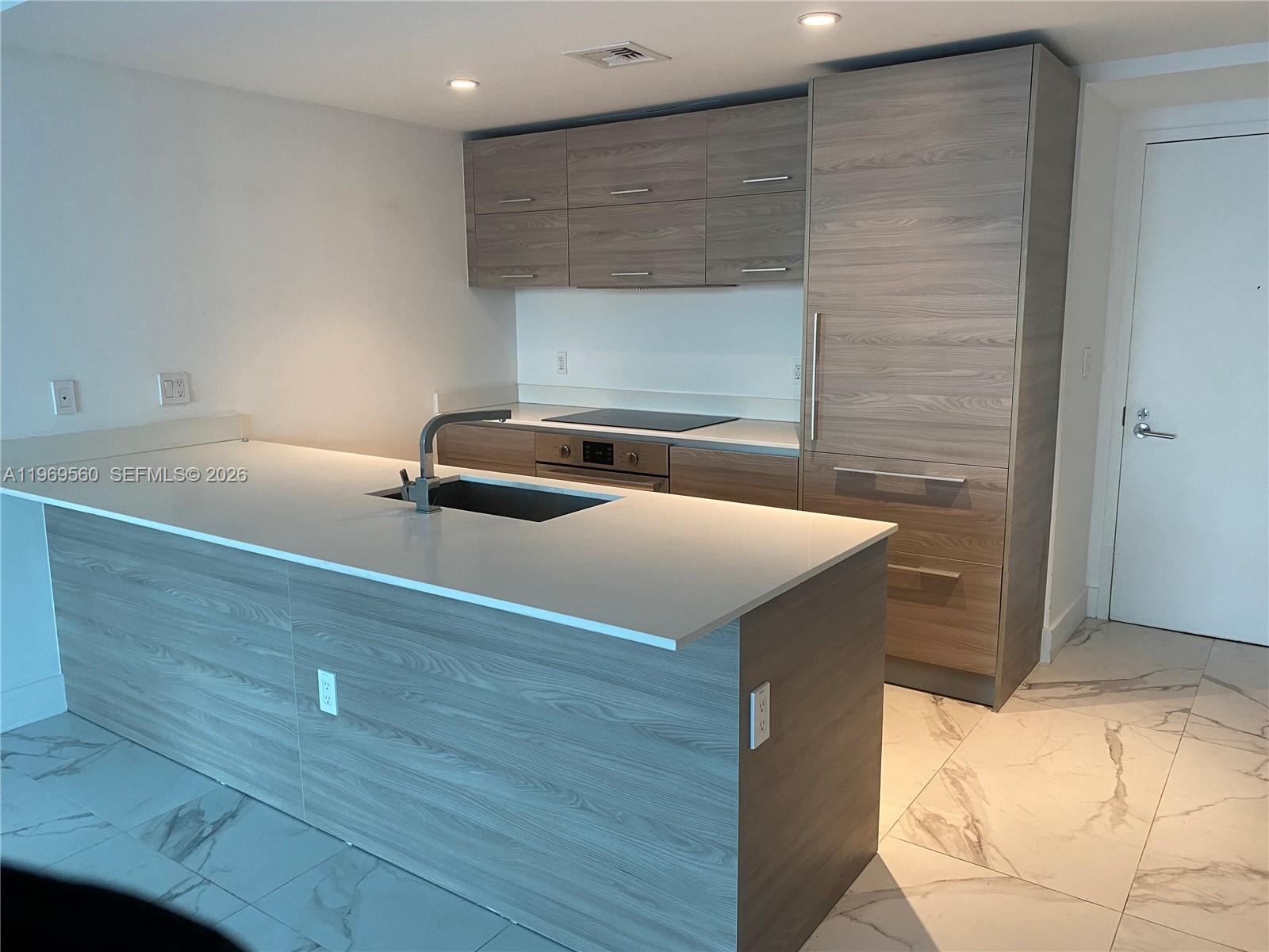 1300 S MIAMI AVE Unit: 3702