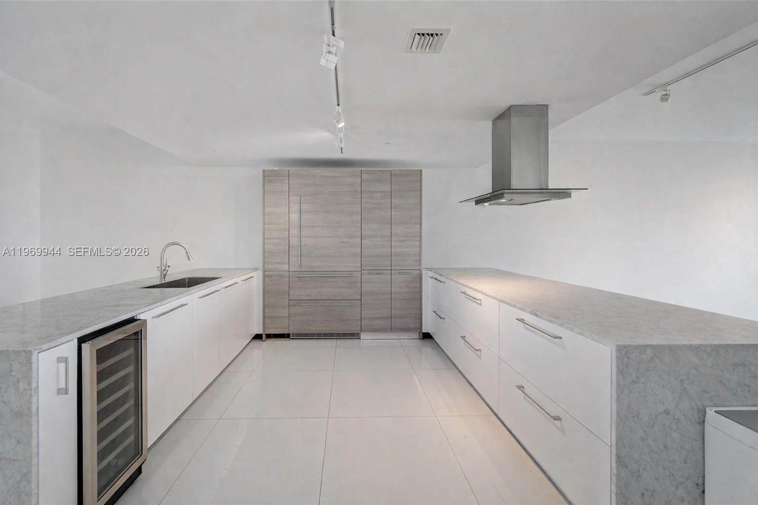 400 Sunny Isles Blvd # 2004