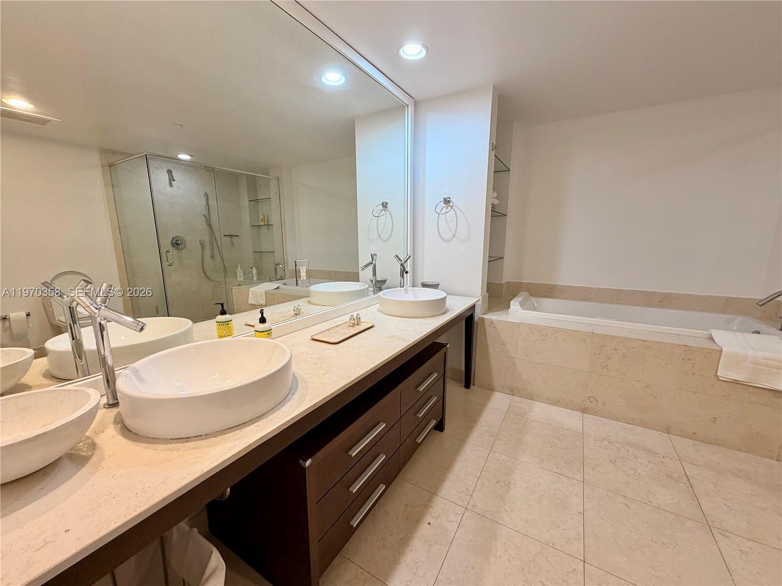 465 Brickell Ave # 2705