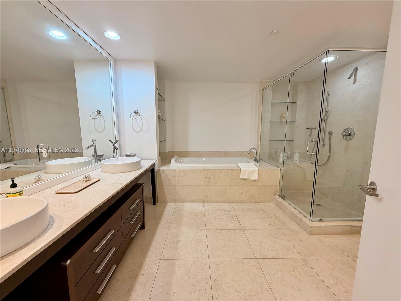 465 Brickell Ave # 2705