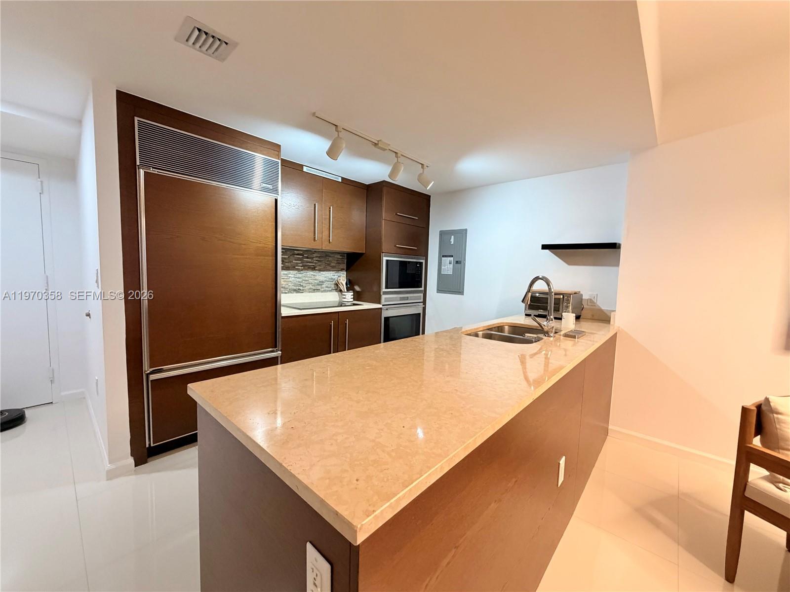 465 Brickell Ave # 2705