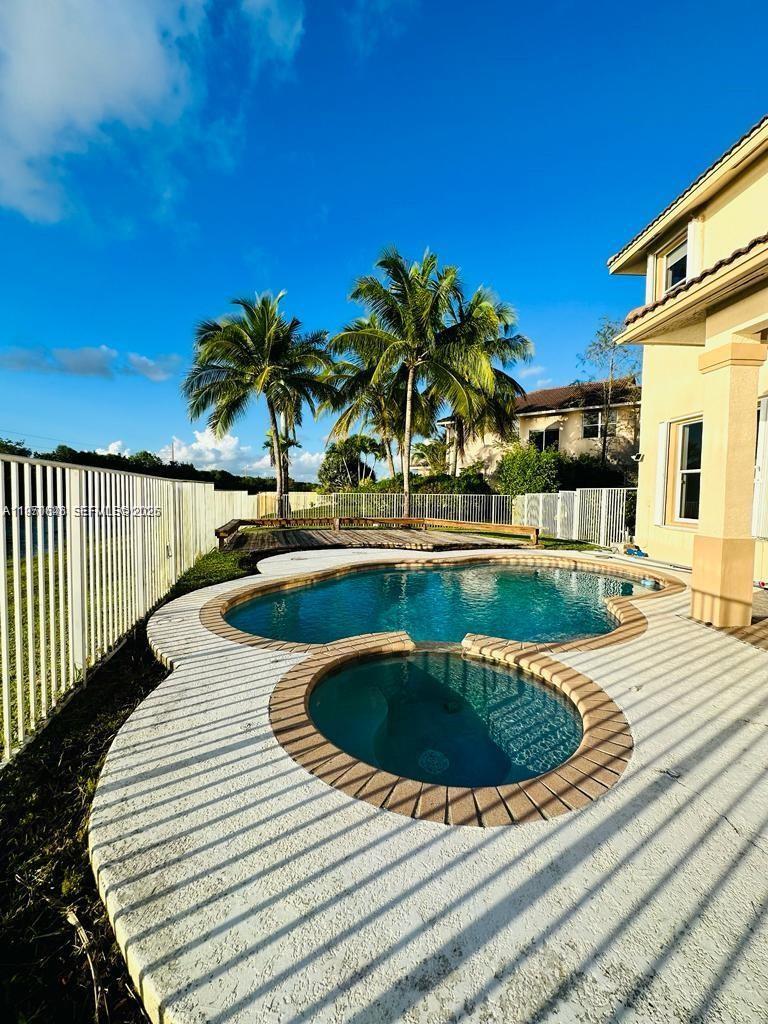 1887 Harbor View Cir