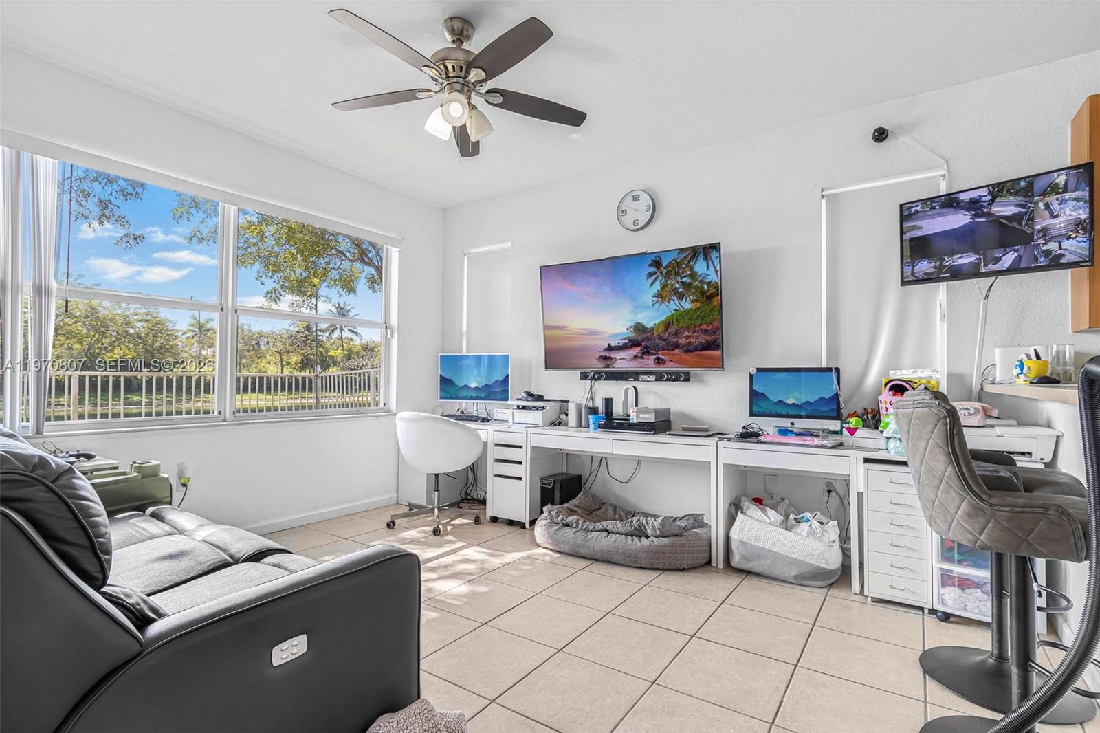 3736 NE 9 CT