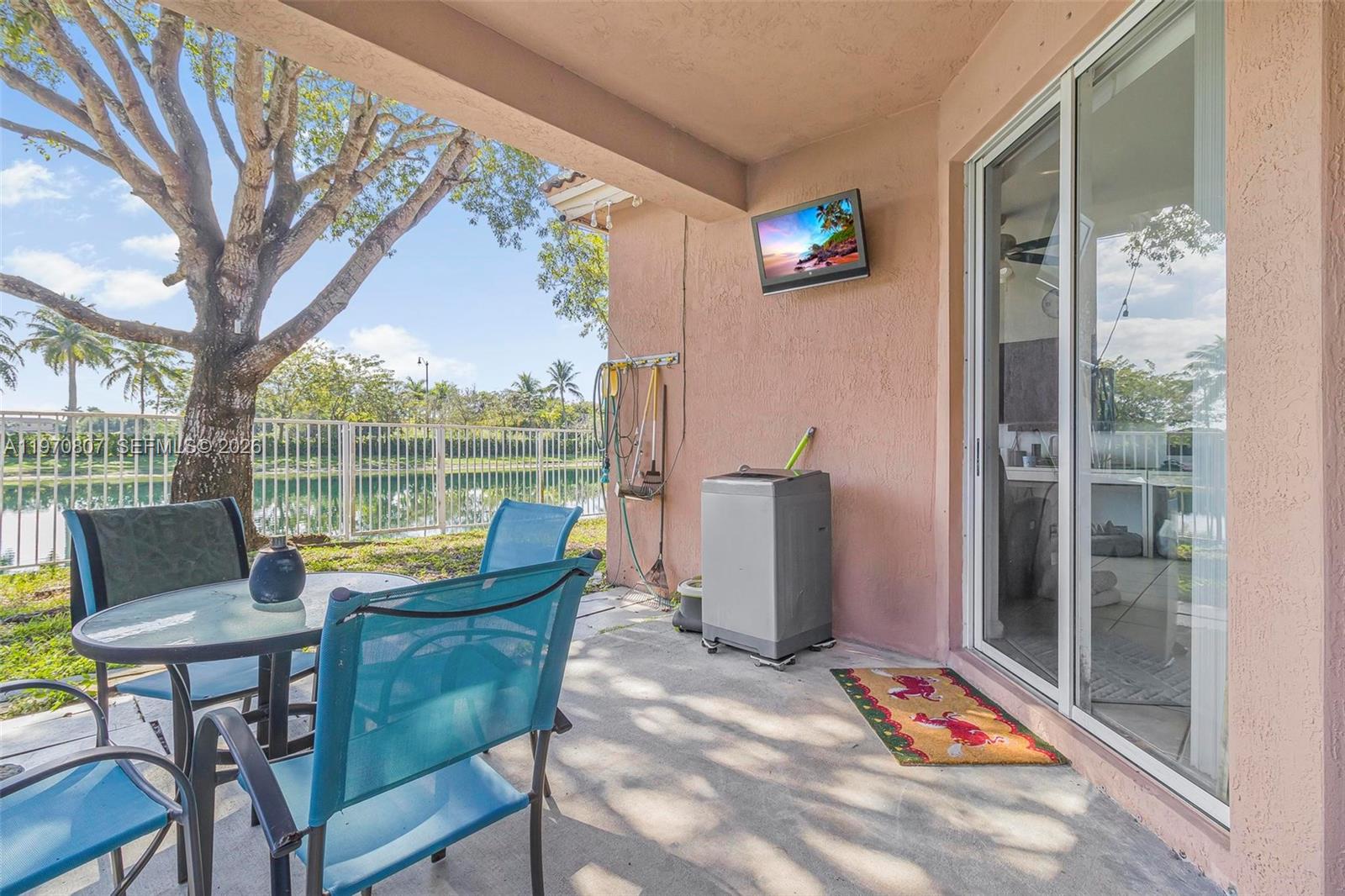 3736 NE 9 CT