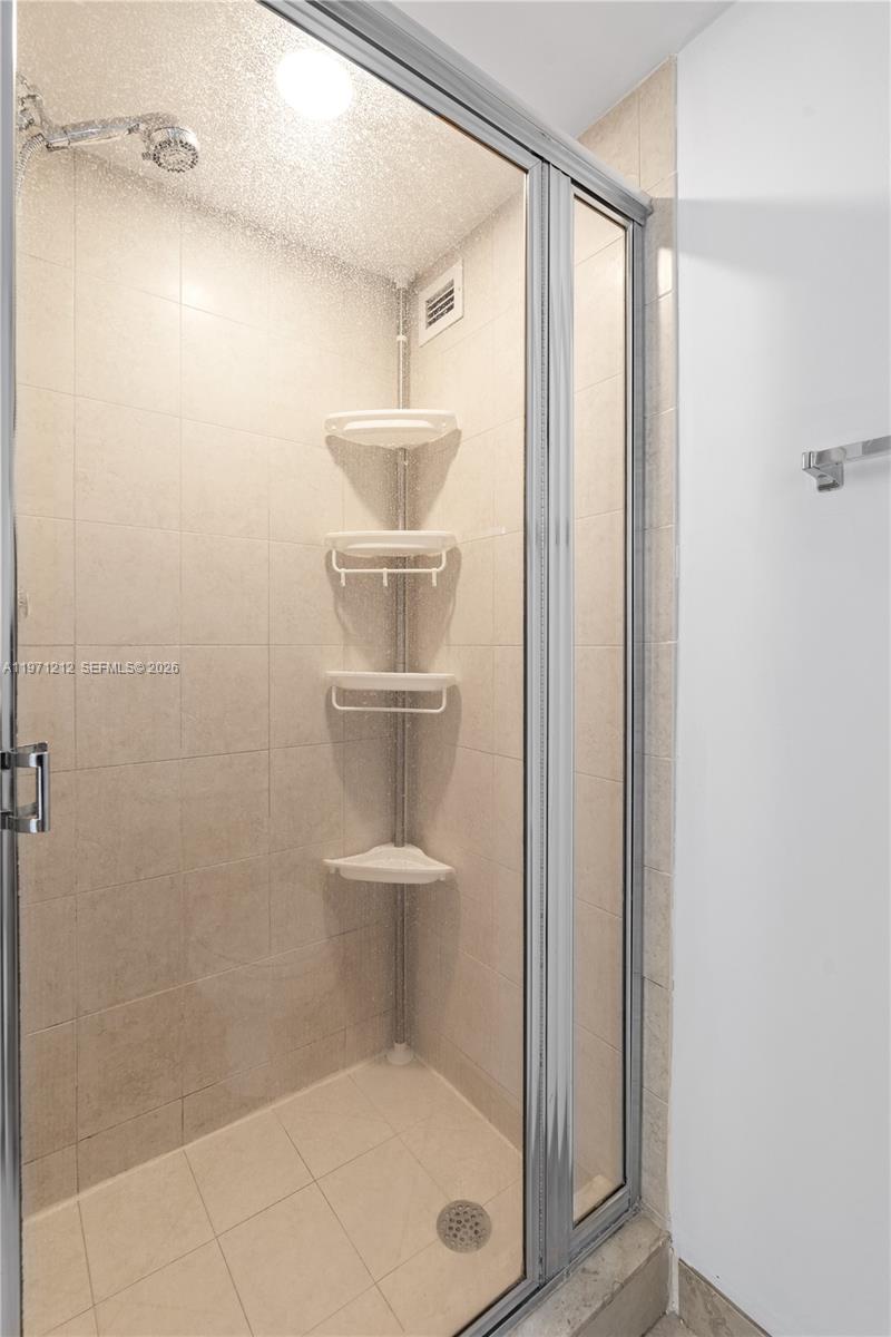 5600 Collins Ave # 16Y