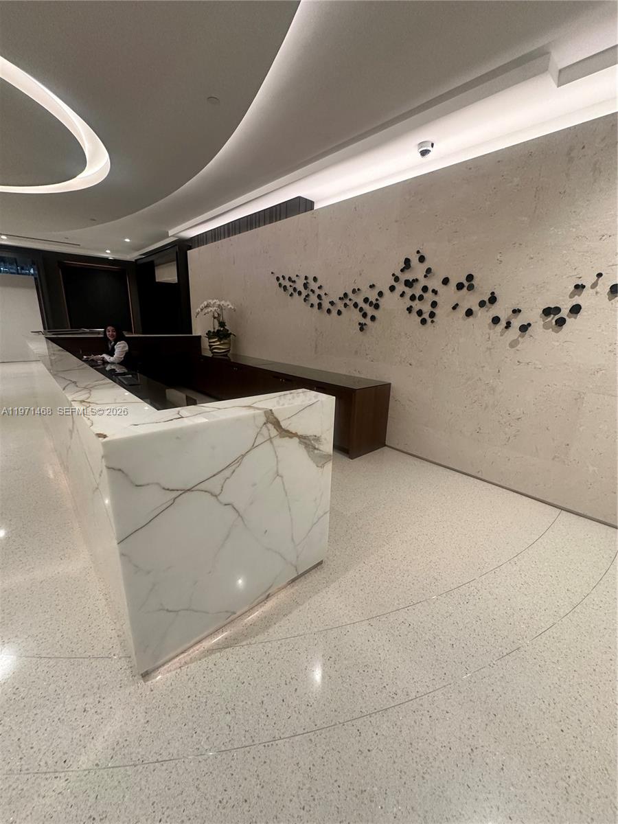 1717 N Bayshore Dr # 2740 Unit: A-2740