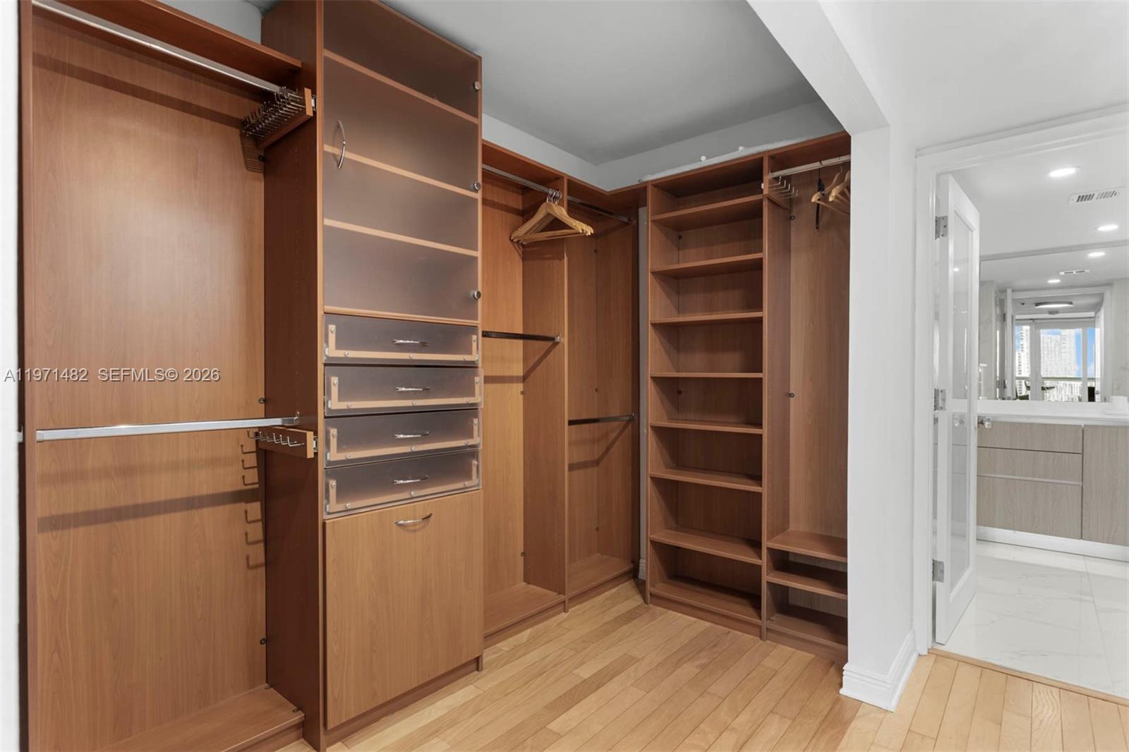 1717 N Bayshore Dr # 3137 Unit: A-3137