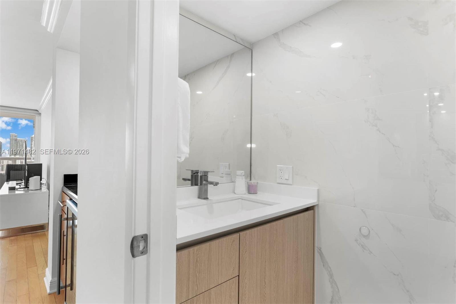 1717 N Bayshore Dr # 3137 Unit: A-3137