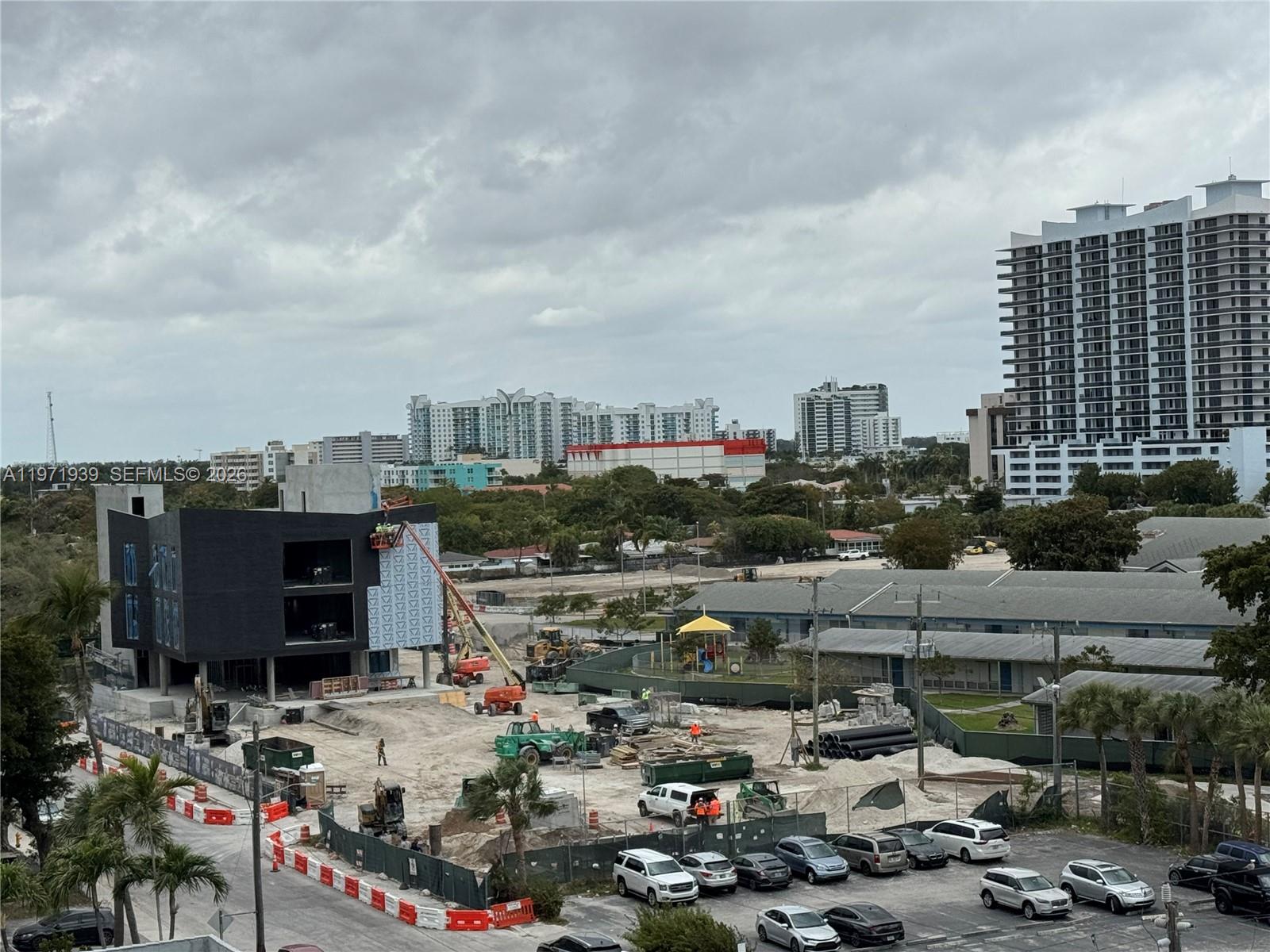 7501 E Treasure Dr # 7L