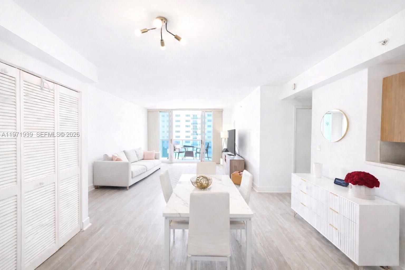 7501 E Treasure Dr # 7L