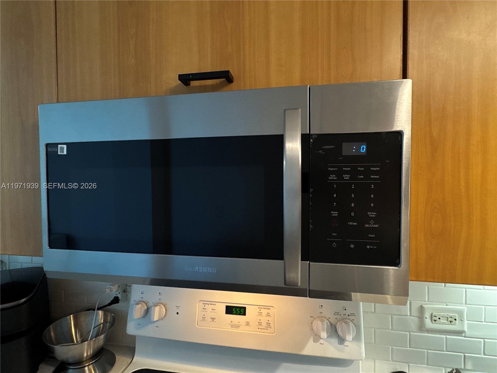 7501 E Treasure Dr # 7L