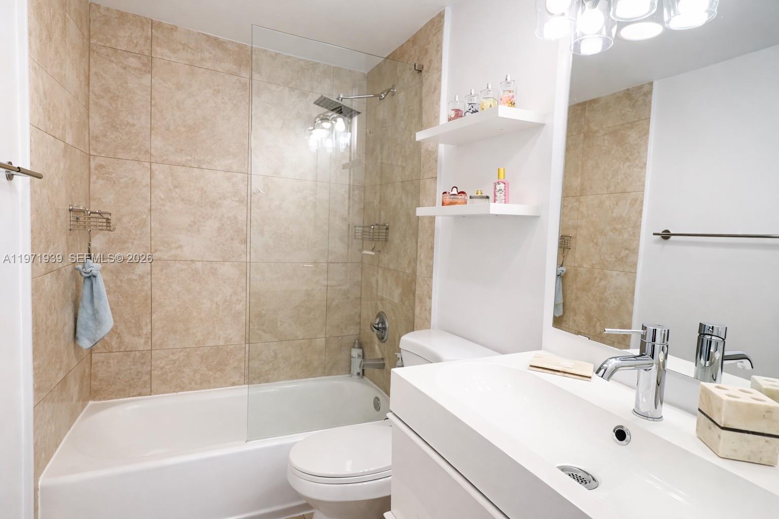 7501 E Treasure Dr # 7L