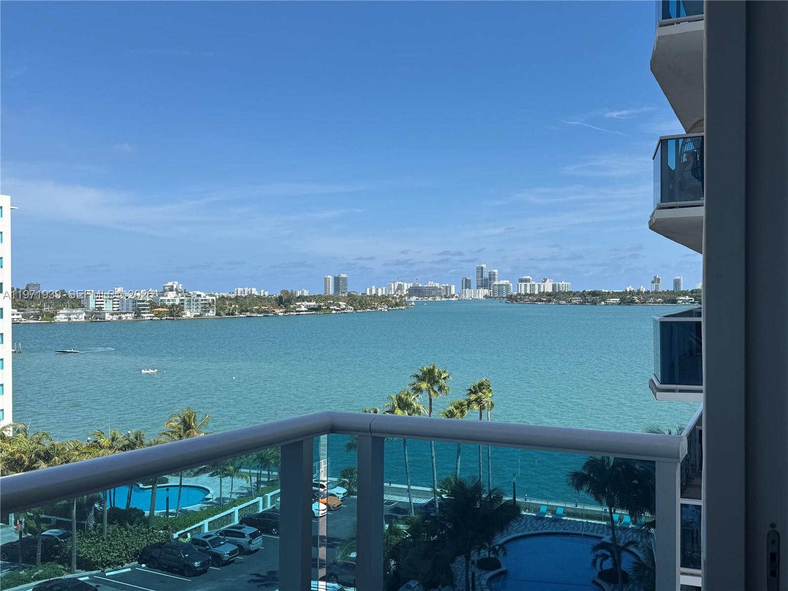 7501 E Treasure Dr # 7L