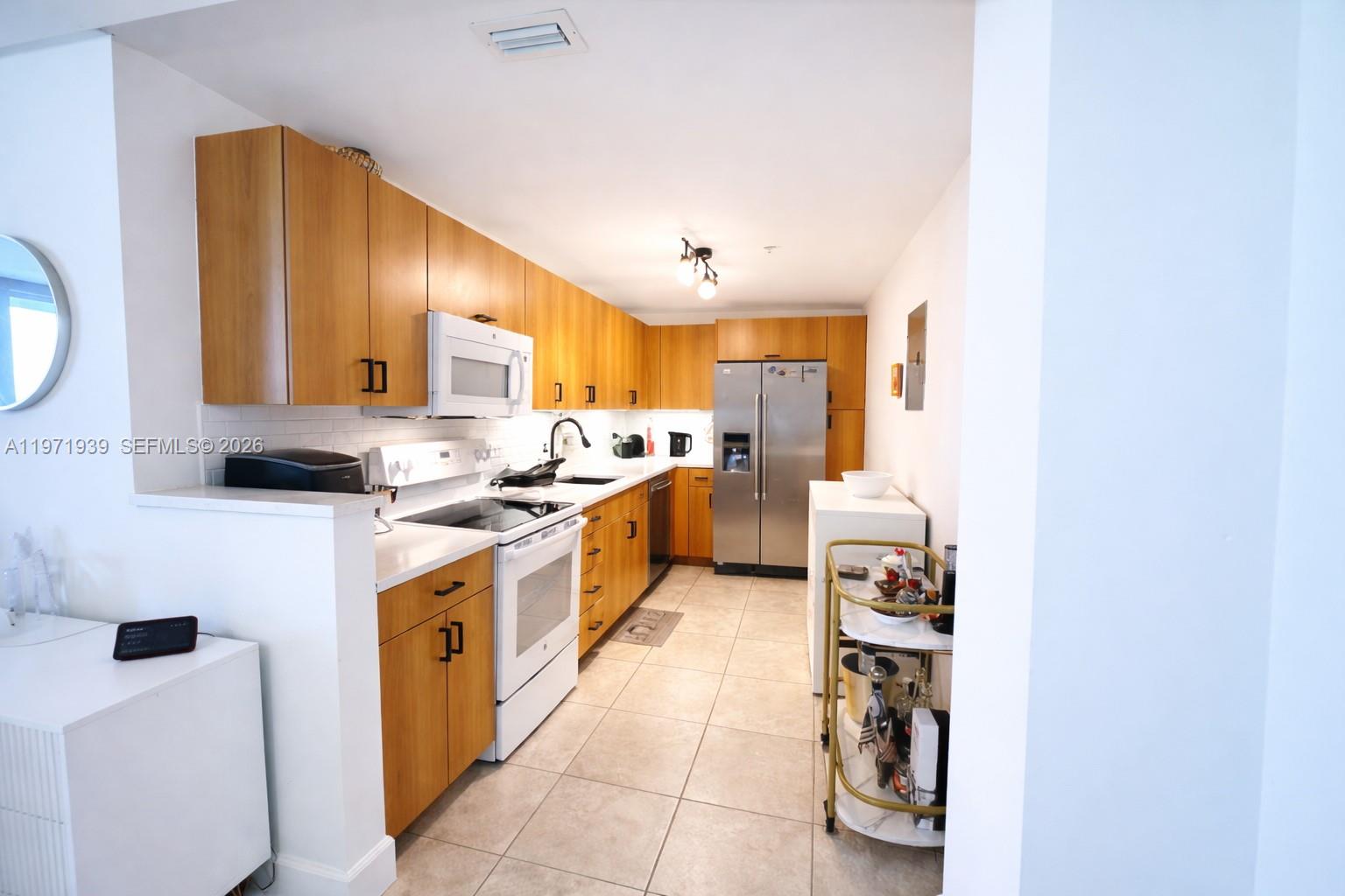 7501 E Treasure Dr # 7L