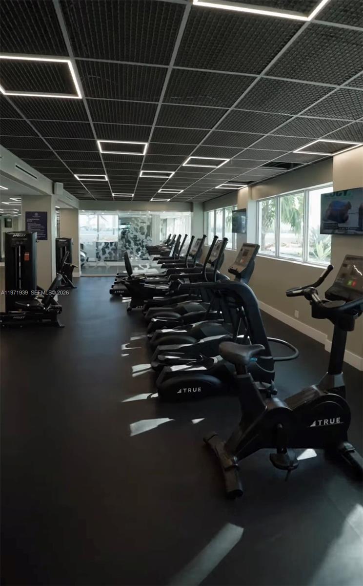 7501 E Treasure Dr # 7L