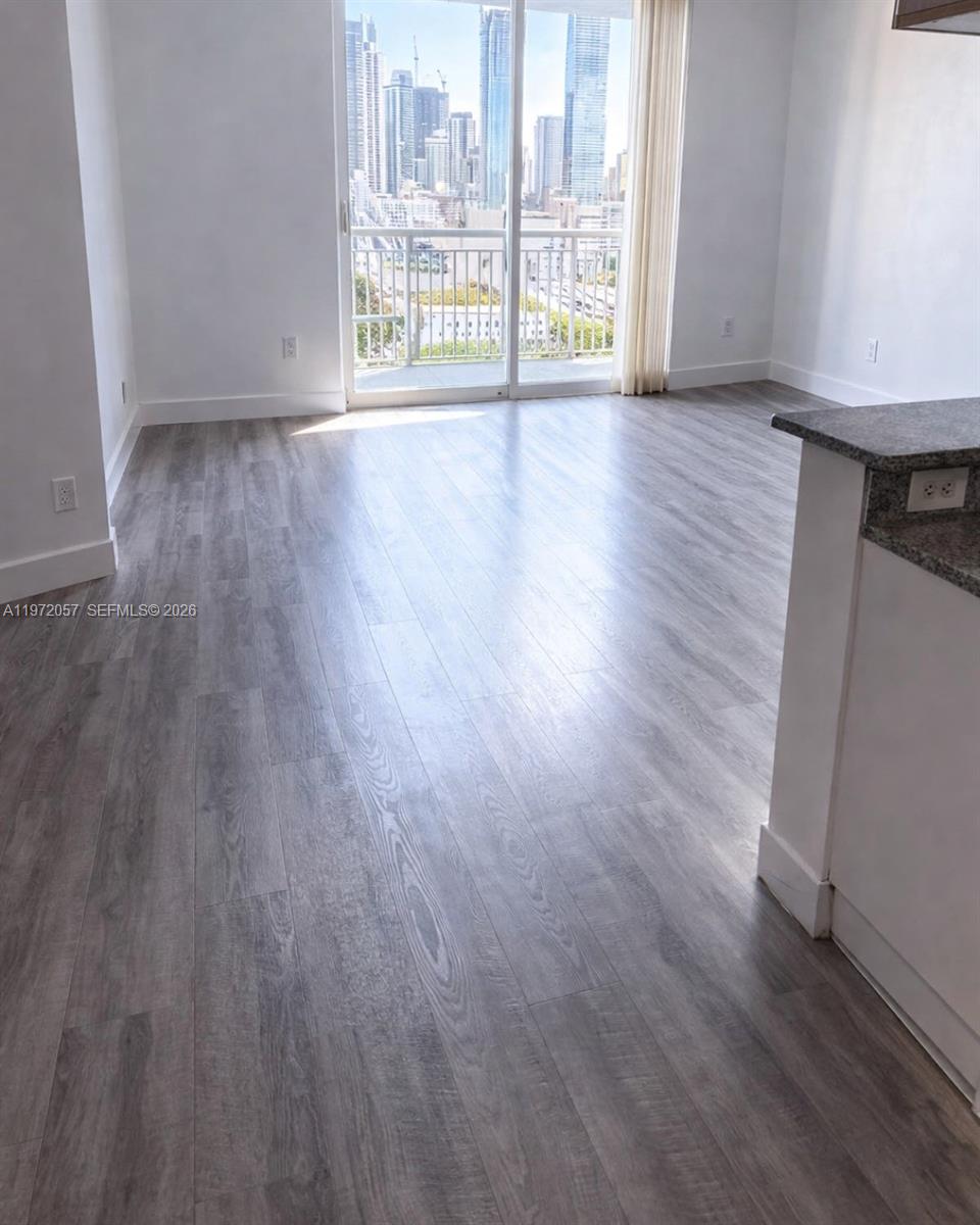 275 NE 18th St # 1806