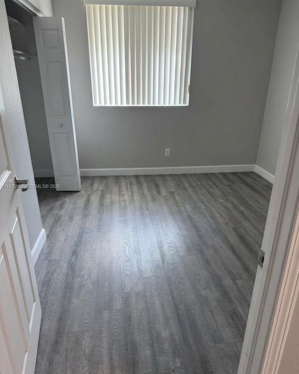 275 NE 18th St # 1806