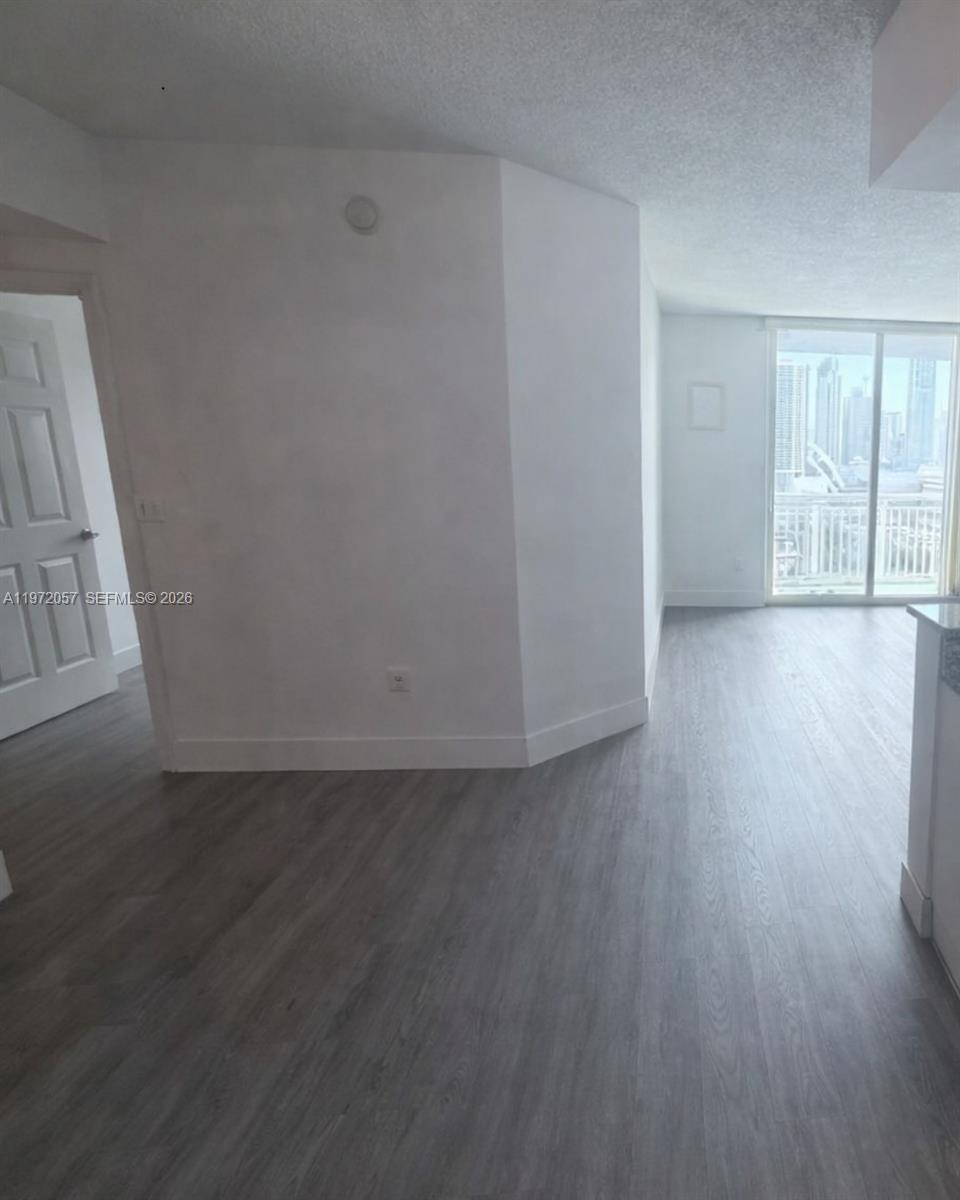 275 NE 18th St # 1806