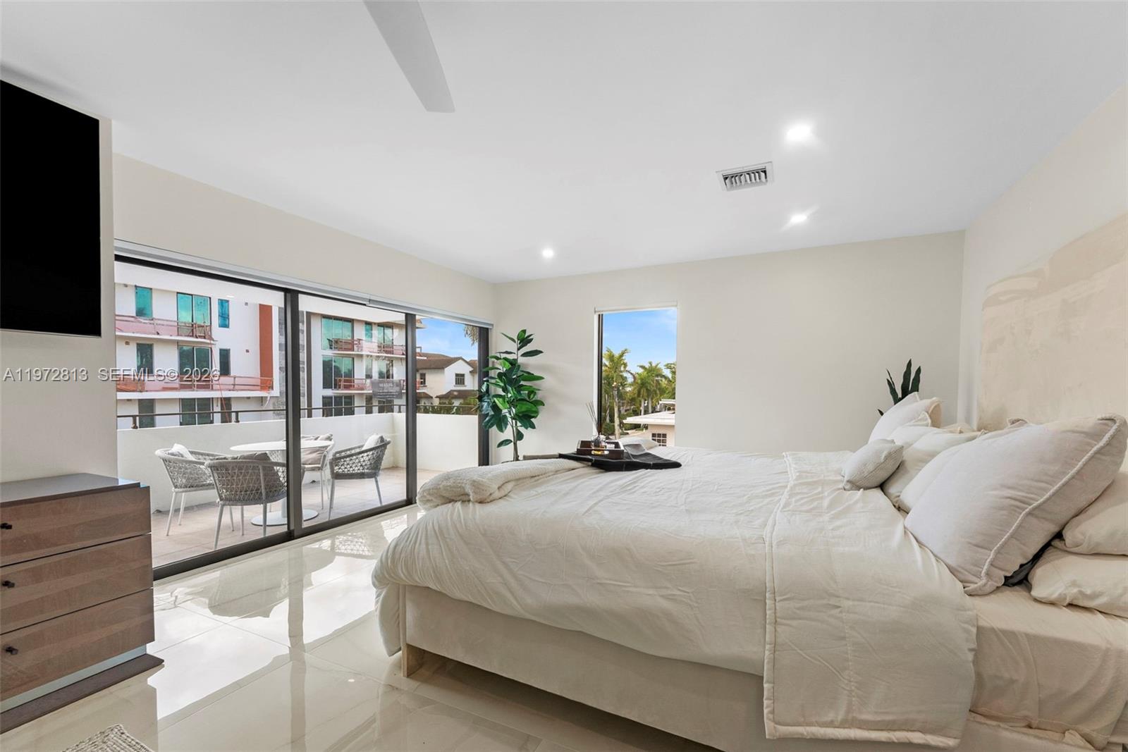 76 Isle Of Venice Dr # H