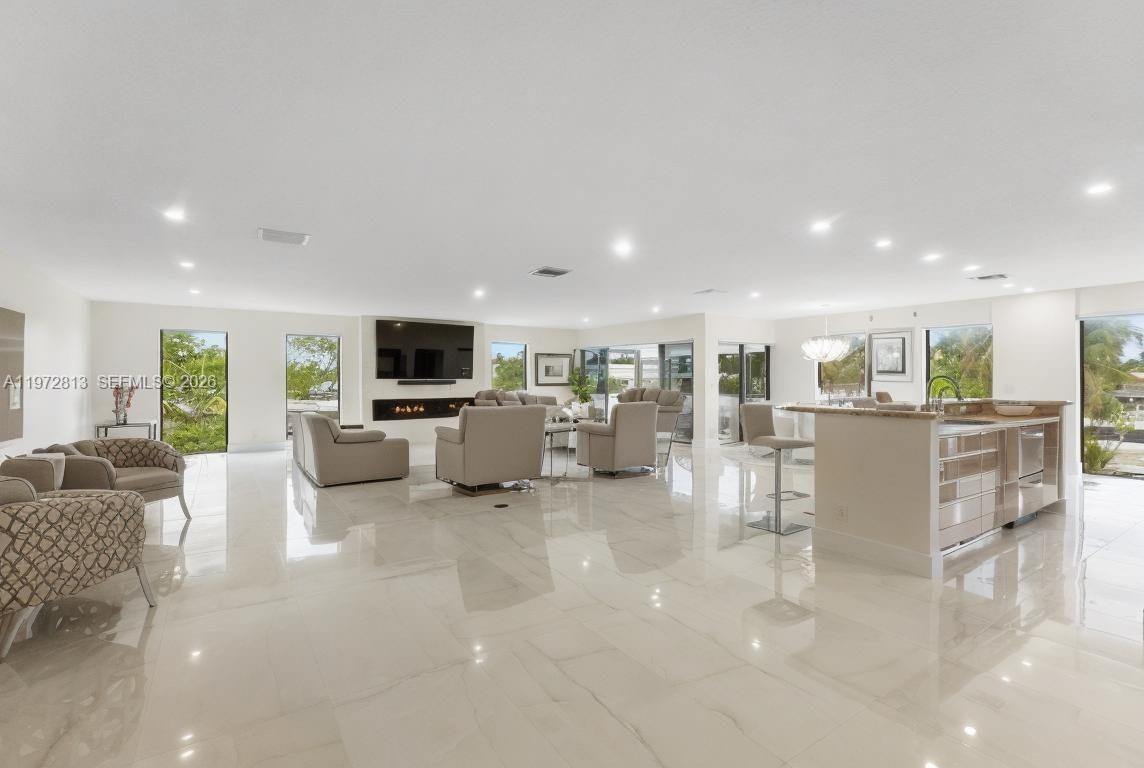 76 Isle Of Venice Dr # H