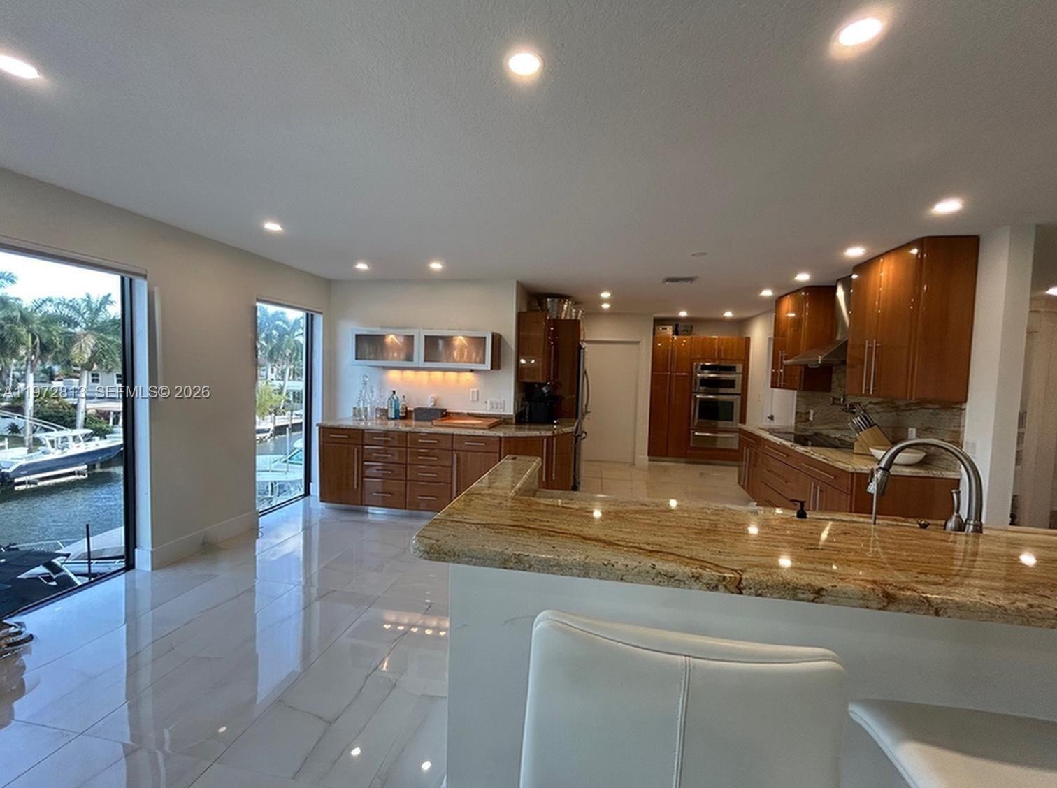 76 Isle Of Venice Dr # H