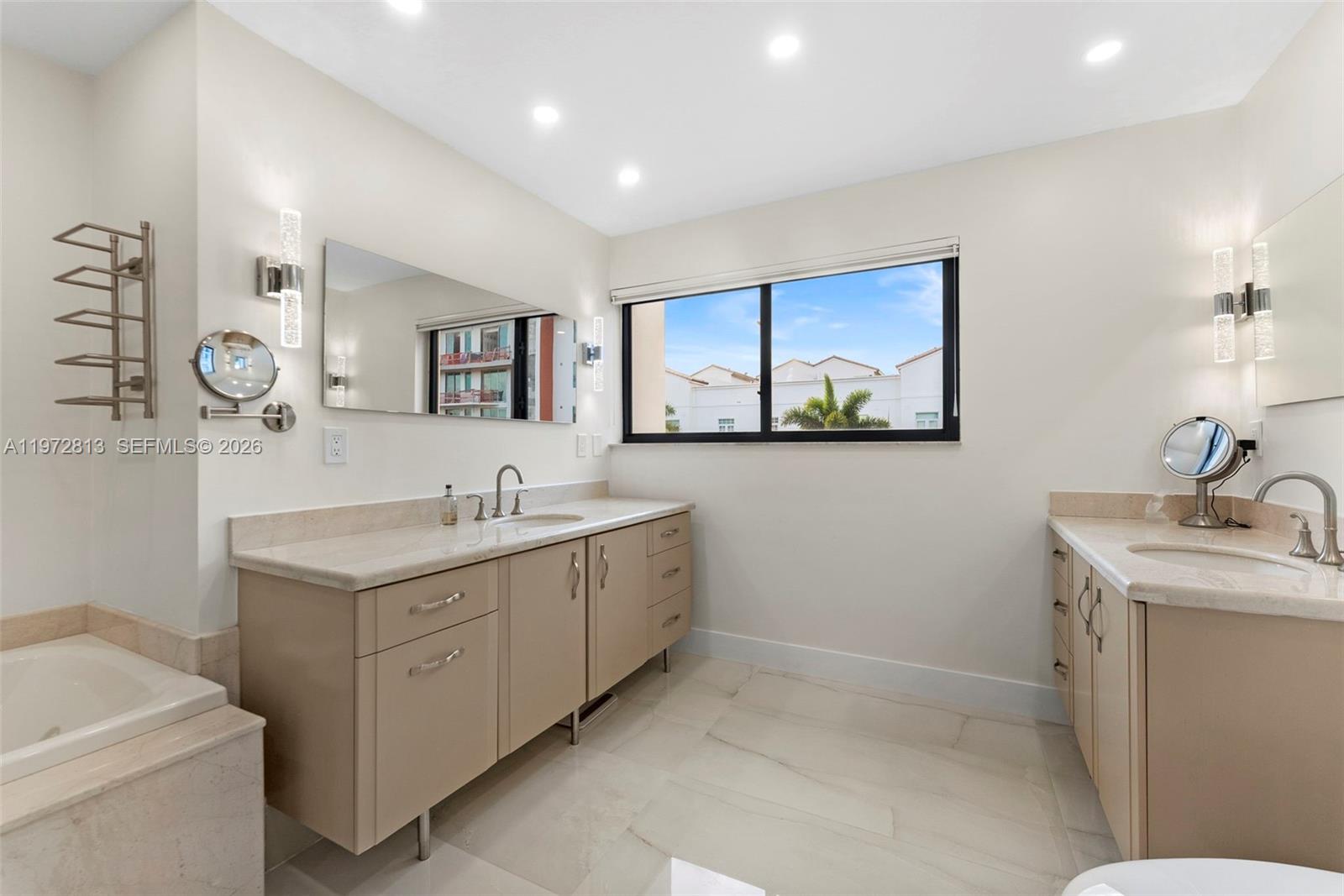 76 Isle Of Venice Dr # H